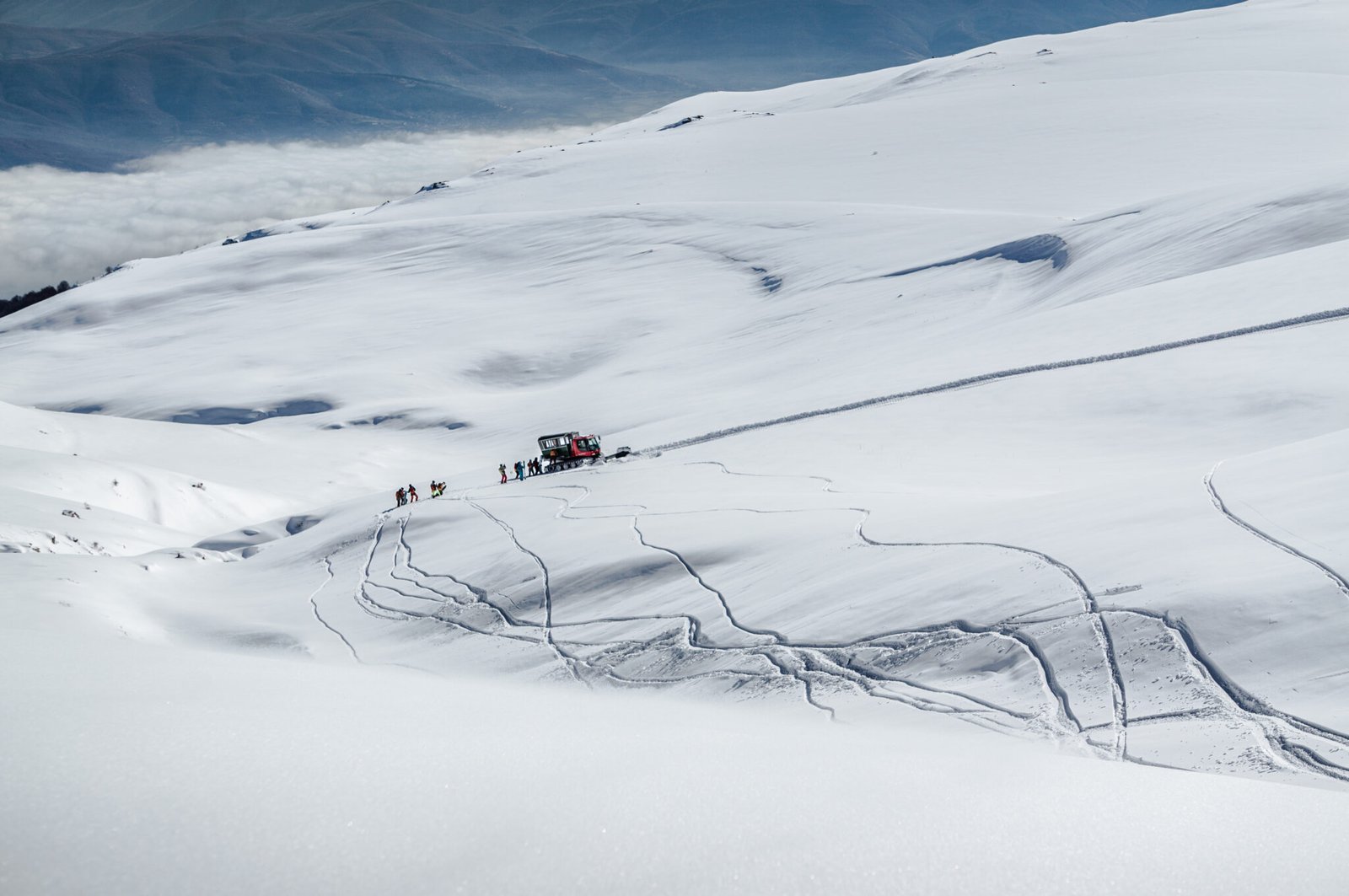 Read more about the article Snowcat Ski & Snowboard Holidays in the Wild | Freeride Camps North Macedonia 2023