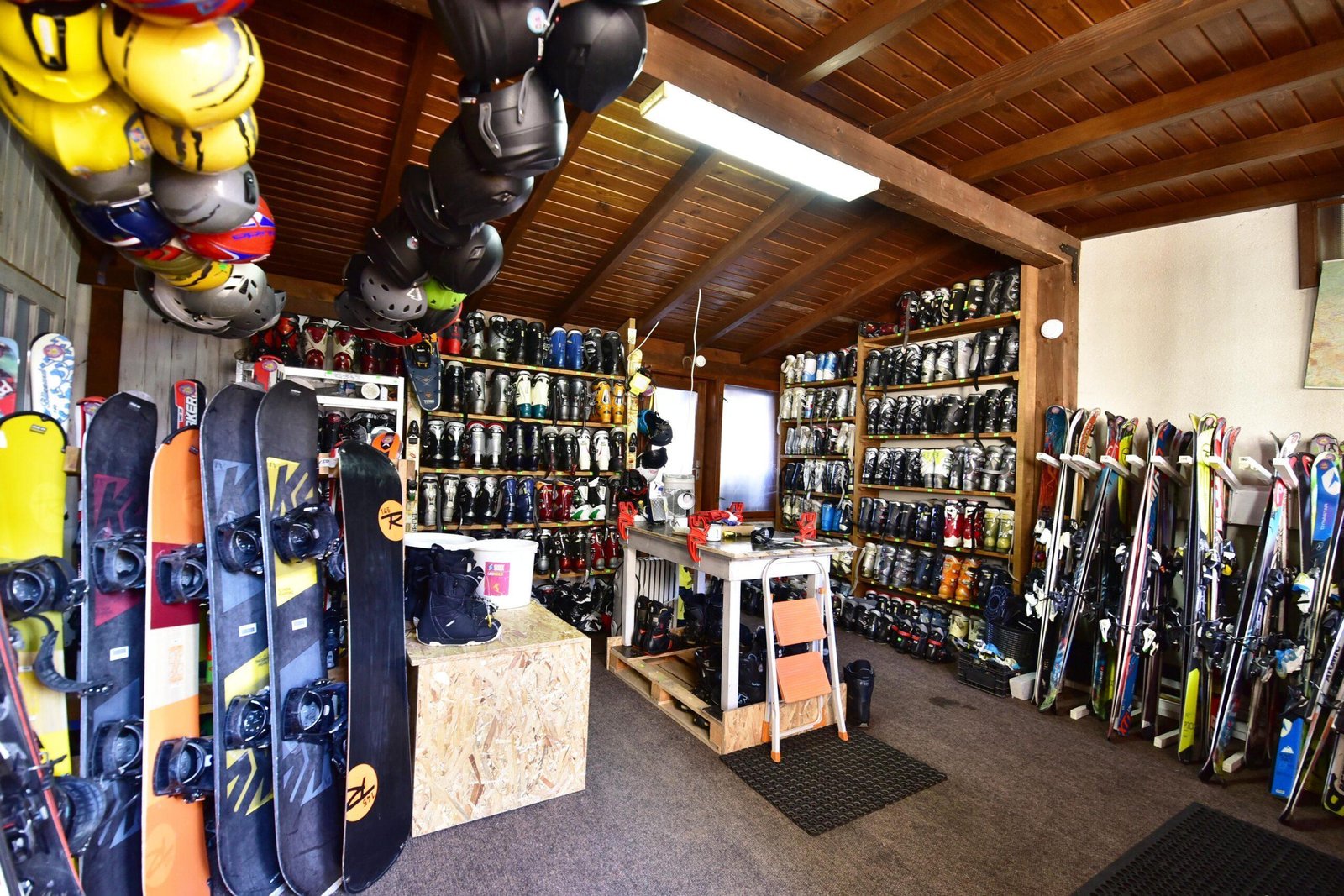 Snomads Bansko ski equipment